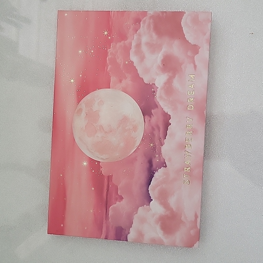 Lunar Beauty Strawberry Dream Eyeshadow Palette